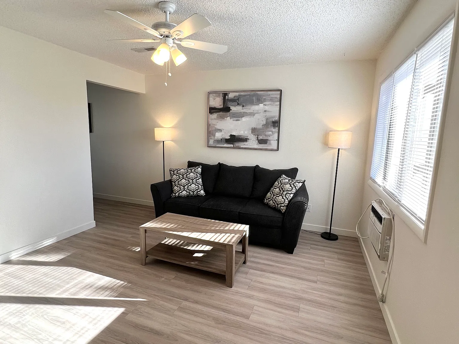 2 bed, 900 sqft, $2,349 — Photo 4