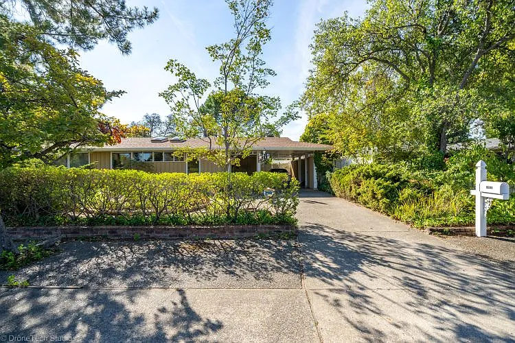 3445 Sunset Dr photo 1