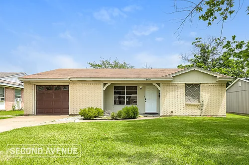 2808 Belhaven Dr Photo 1