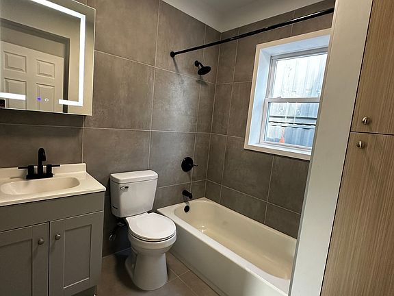 4th image of 243 Grandview Ave Floor 1