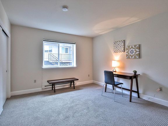 4th image of 470 Boynton Ave APT 3