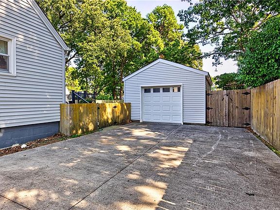 3rd image of 2528 Shafer St