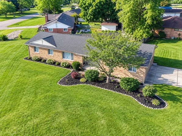 6453 Meadowwood Ln, Grand Blanc, MI 48439