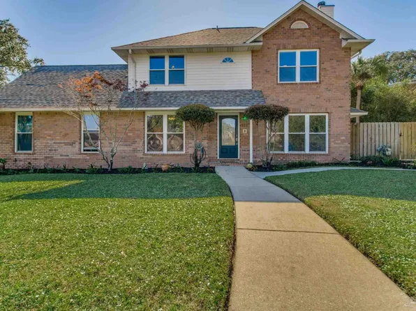 711 Roanoke Ct, Gulf Breeze, FL 32561
