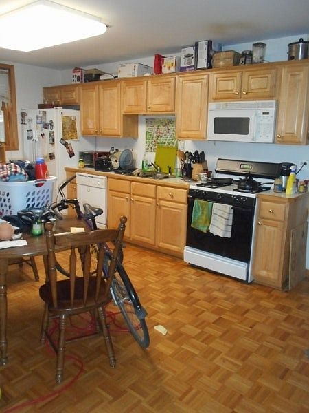 2nd image of 4103 N Kenmore Ave #G