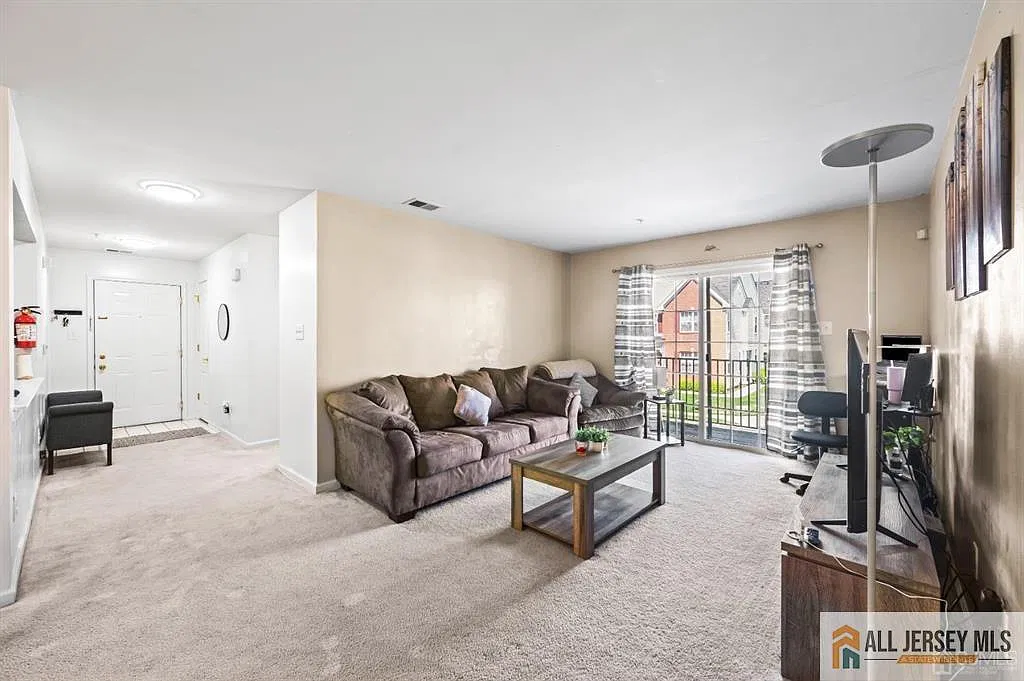 2 bed, 2.0 bath, 1181 sqft, $2,450 — Photo 3