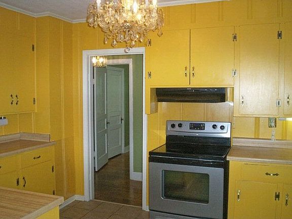 3rd image of 206 East St