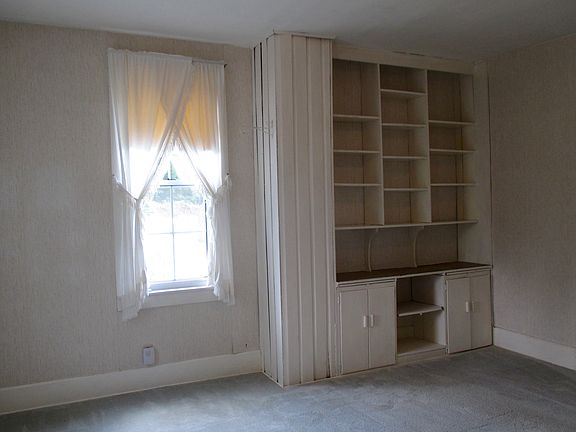 Family room custom built ins