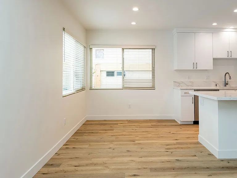 5252-5274 La Jolla Mesa Dr #5254 — Photo 11