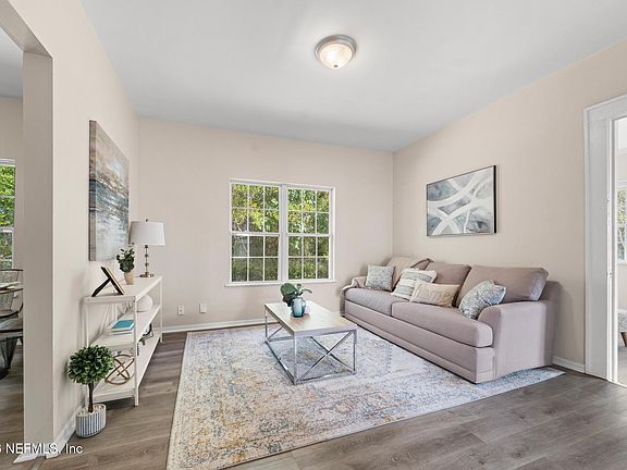 4th image of 126 BOWLAN Street S