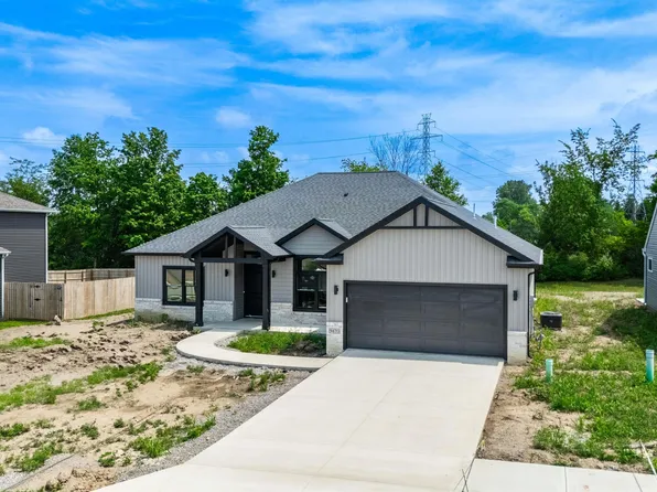 9470 Bluffs Cor, Fort Wayne, IN 46825