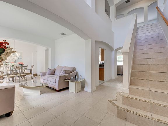 4th image of 699 SW Caburn Avenue