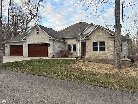 5th image of 1326 E Browning Ct