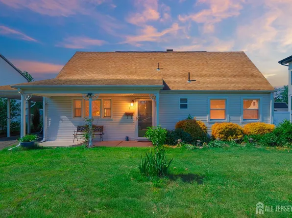 5 W Arthur Pl, Iselin, NJ 08830