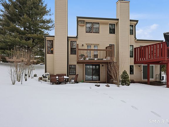 2nd image of 39 Schoolhouse Crossing