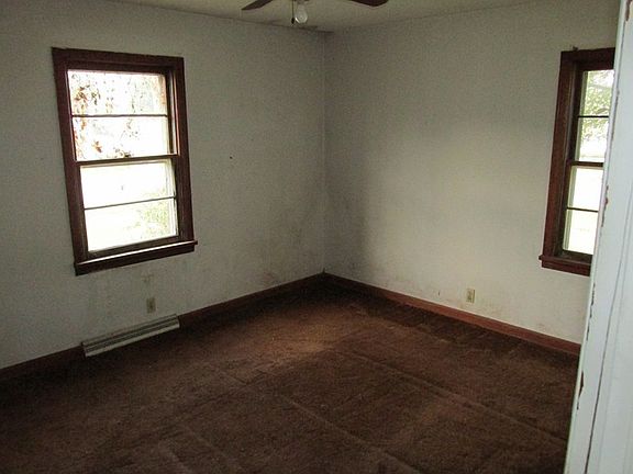 5th image of 909 E McKinley St