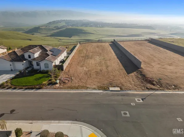 6801 Aquamarine Dr, Bakersfield, CA 93306