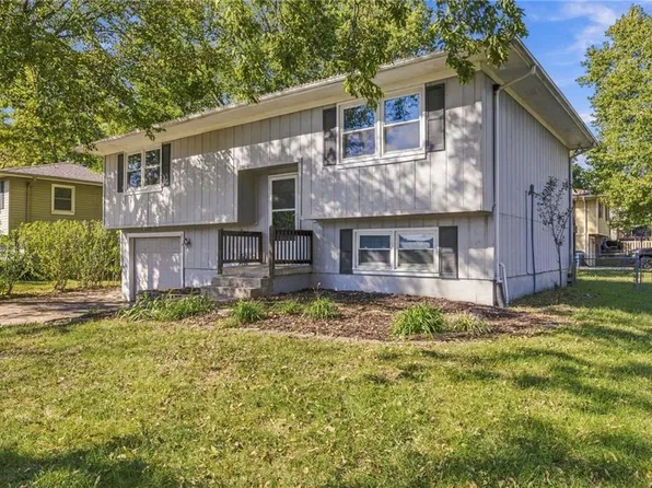 300 W Johnson St, Spring Hill, KS 66083
