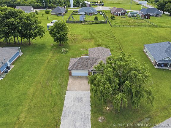 3rd image of 21052 S Shiloh Rd