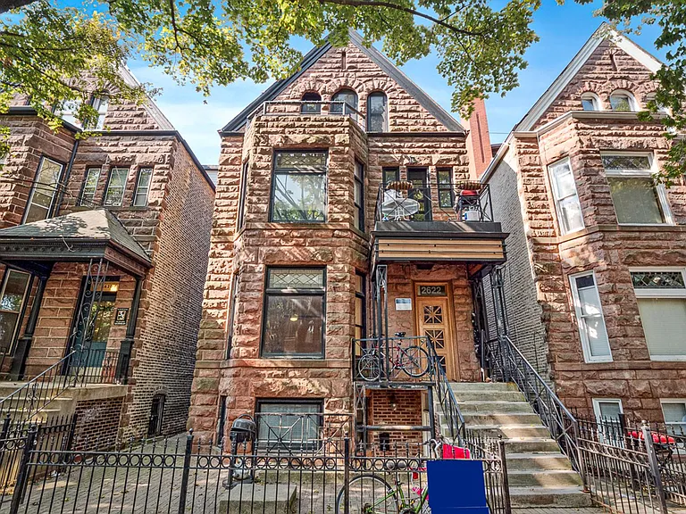 2622 N Wilton Ave — Photo 1
