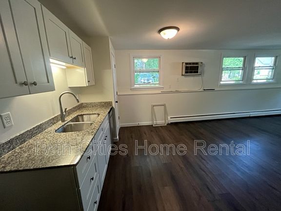 3rd image of 640 4th St S Unit 3