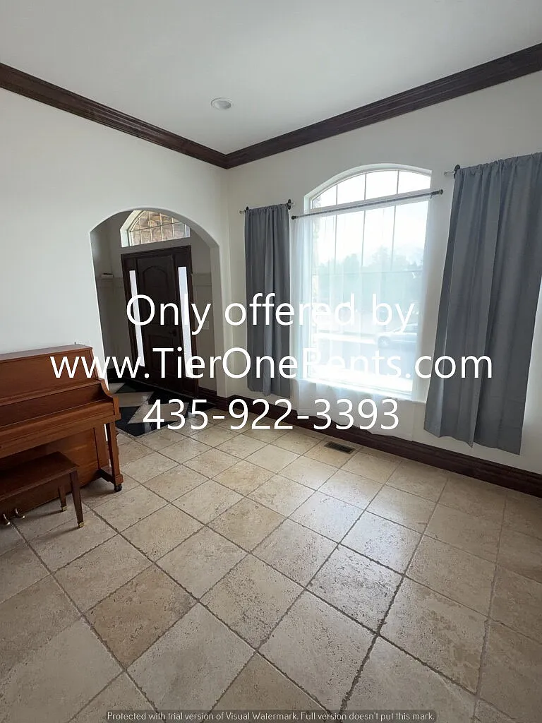 7 bed, 3.5 bath, 4015 sqft, $3,995 — Photo 3