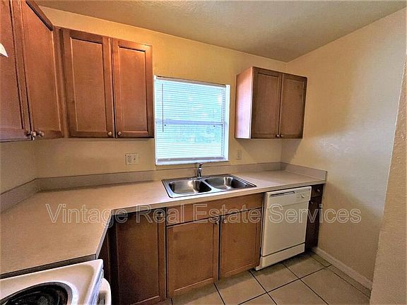 4th image of 966 22nd Ave S #103