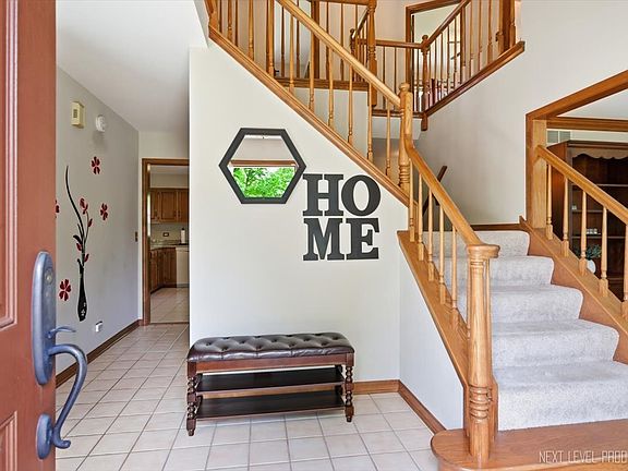 4th image of 301 Stoneleigh Ln