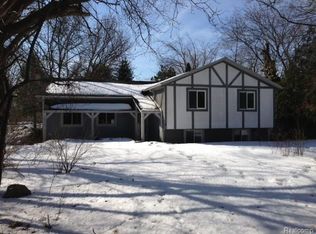 5022 Sage Dr, Brighton, MI