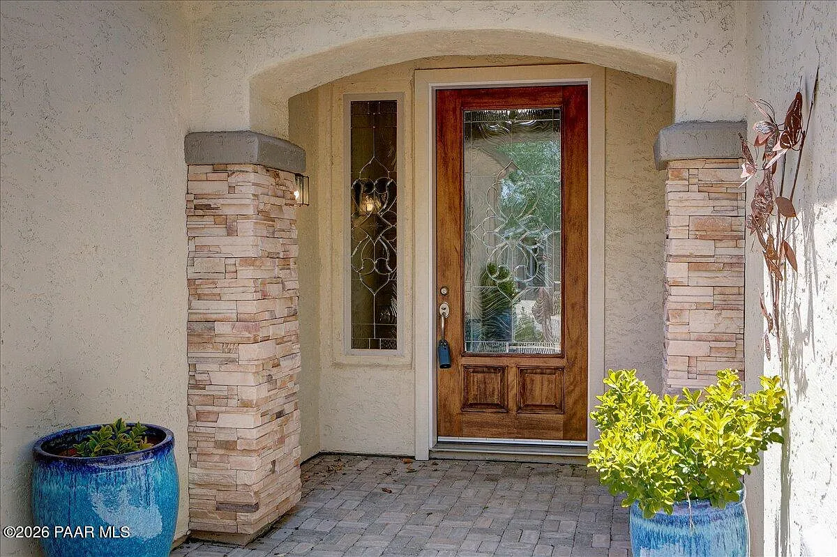 4 bed, 2.0 bath, 2070 sqft, $3,000 — Photo 2