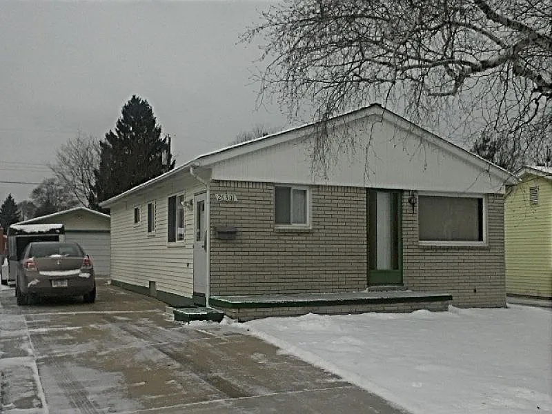 26301 Wolverine St photo 1