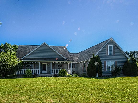2nd image of 3860 Gateway Ln