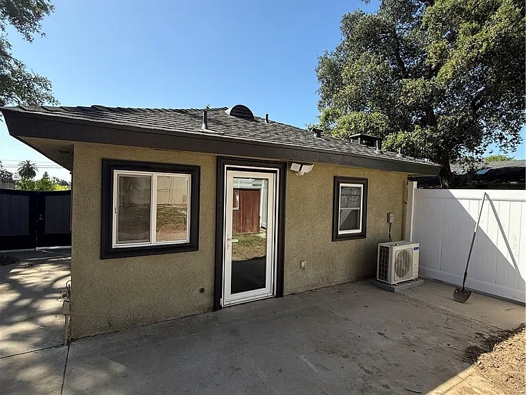 1147 E Lemon Ave — Photo 1