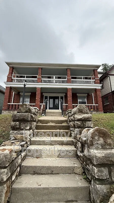 2 bed, 1.0 bath, 1050 sqft, $1,399 — Photo 2