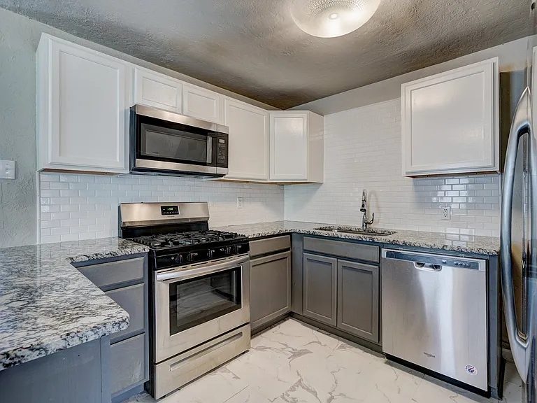 712 Dakota St — Photo 11
