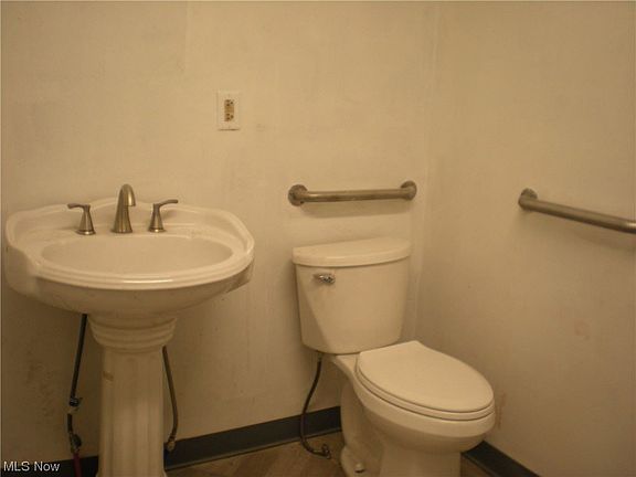 3rd image of 6107 Saint Clair Ave