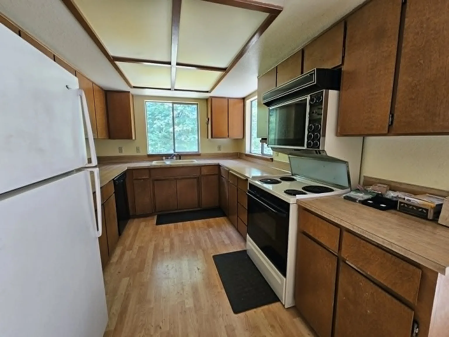 4 bed, 1360 sqft, $2,500 — Photo 3