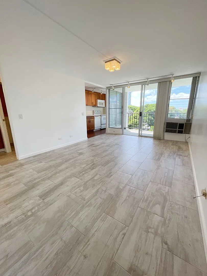 Punahou Royale (Makiki) - 1 Bedroom, 1 Bathroom, 1 Parking Stall Condo Unit For Rent — Photo 3