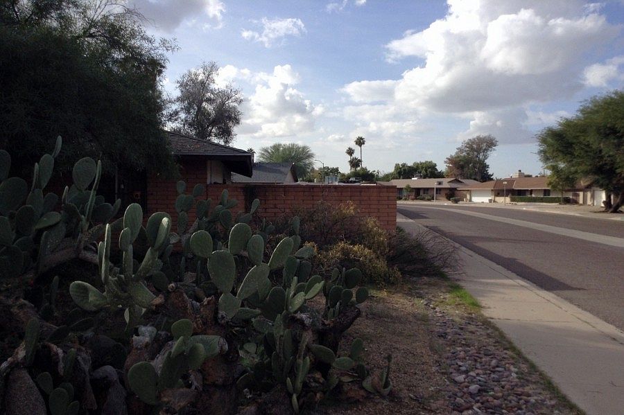2nd image of 3911 E Laurel Ln