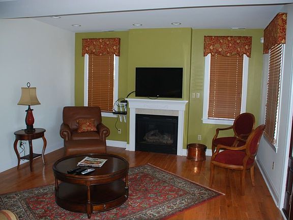 Living TV/fireplace