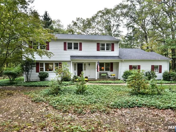 727 Dakota Trl, Franklin Lakes, NJ 07417