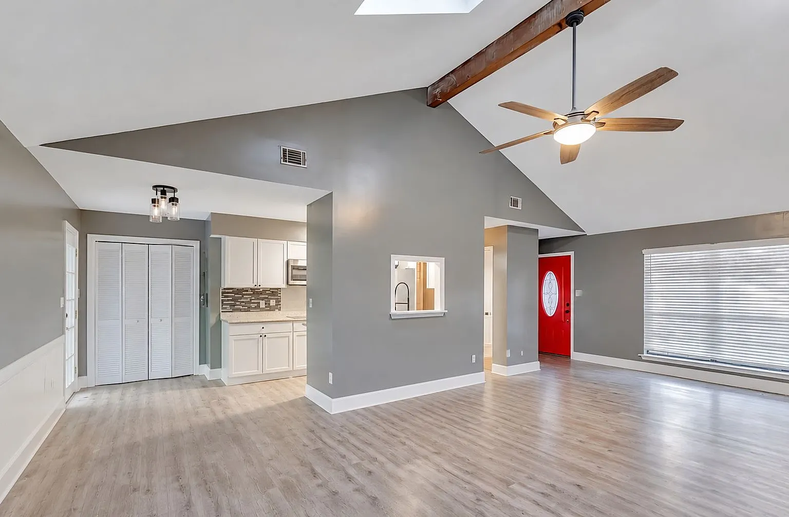 3 bed, 1345 sqft, $2,850 — Photo 2