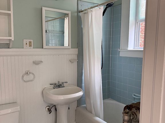 5th image of 62 Maney Ave #2