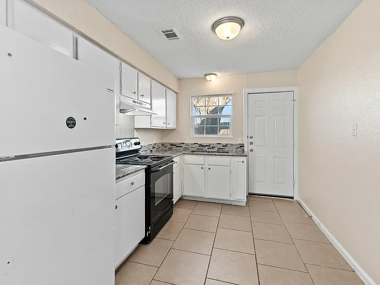 410 Old Thorndale Rd #D — Photo 7