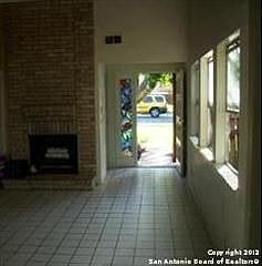 4th image of 811 Meadow Dl