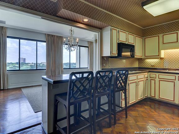 5th image of 4001 N NEW BRAUNFELS AVE #1002