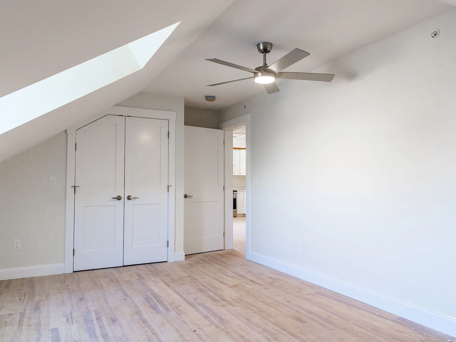 2 bed, 1360 sqft, $2,500 — Photo 4