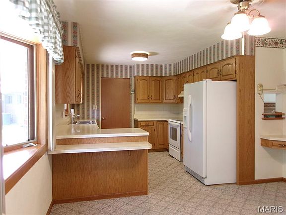 5th image of 2103 Saint Michael Ct N