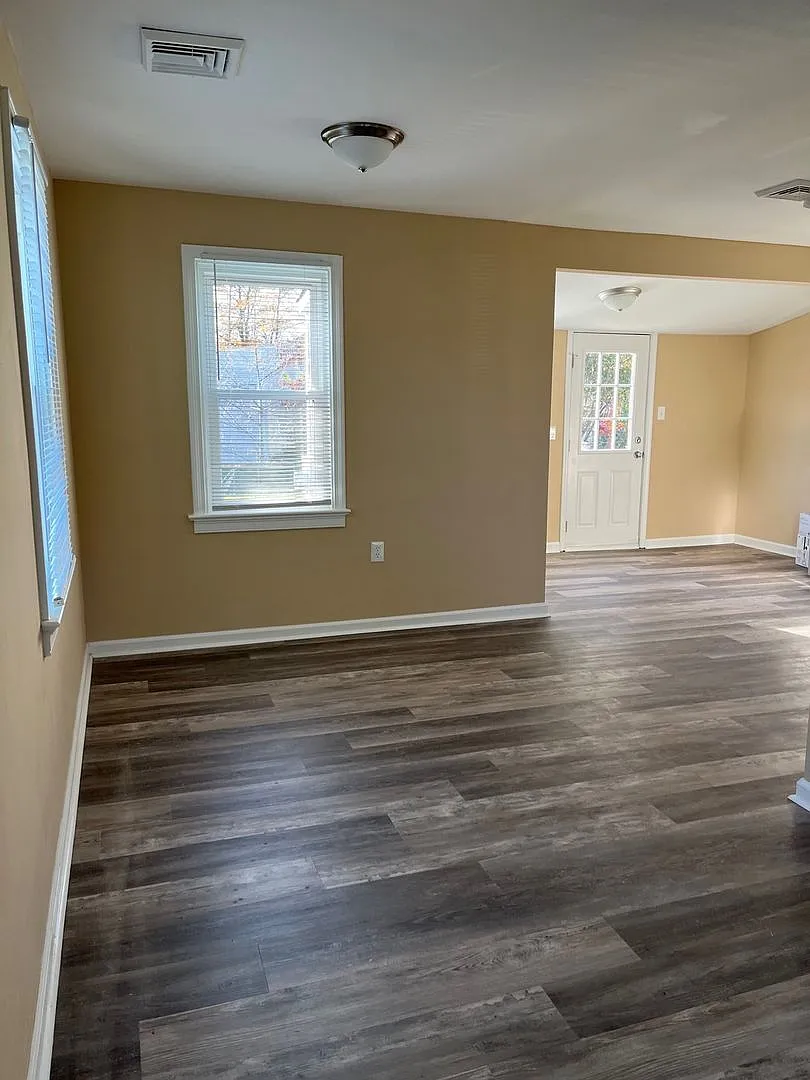 3 bedroom/2 bath unit in Williamsburg — Photo 4
