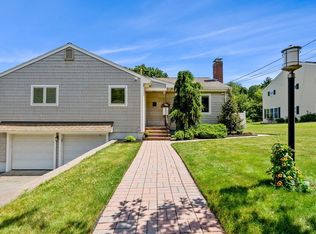 60 Ridgewood Rd, Milton, MA 02186